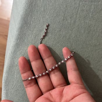 Pandora Bileziğinde Taşlar Düştü Ve İkiye Ayrıldı