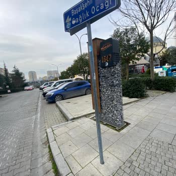 Başakşehir'deki Tehlikeli Yapı: Saat Kuleleri Risk Saçıyor