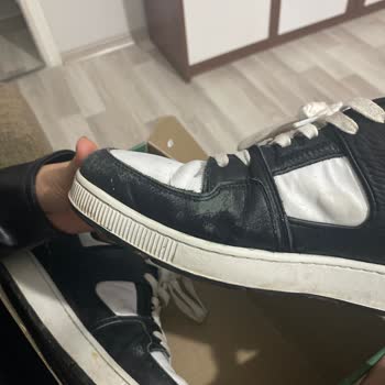 Lacoste Ayakkabıda Hızlı Renk Değişimi Ve Soyulma Sorunu