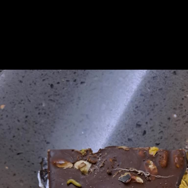 Tarihi Geçmiş Çikolatalar Ve Sağlık Tehlikesi