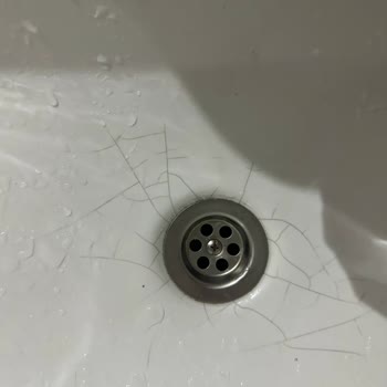 Turkuaz Markasına Güvenim Sarsıldı: Lavabolarda Kılcal Çatlaklar