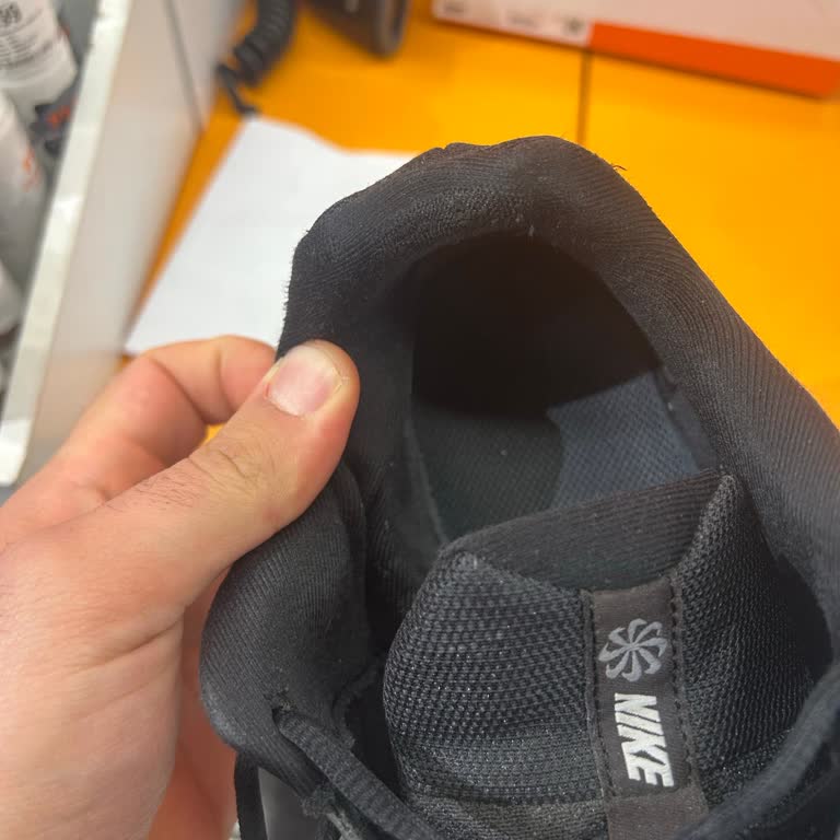 FLO'dan Alınan Nike Ayakkabıda Sürekli Sorun