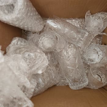 Yurtiçi Kargo Şirketinin Dikkatsizliği İle Kırılan Cam Bardaklar