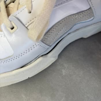 Sneaks Up'tan Gelen Yırtık Ayakkabı Şoku