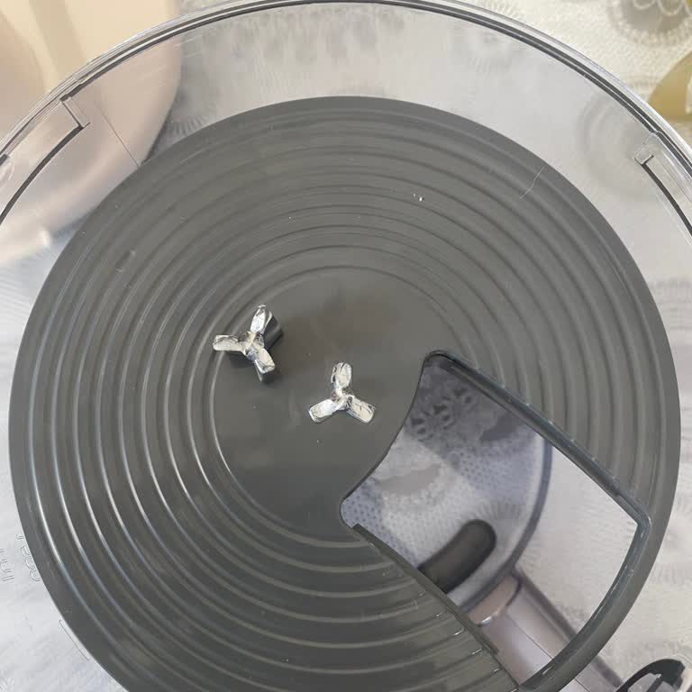 Arzum Mutfak Robotu Rende Aparatı İlk Kullanımda Kırıldı