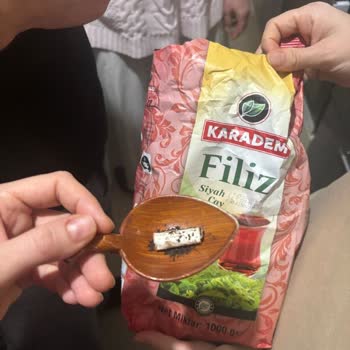 A101'den Sağlık Skandalı: Çay Paketinden Sigara İzmariti Çıktı!