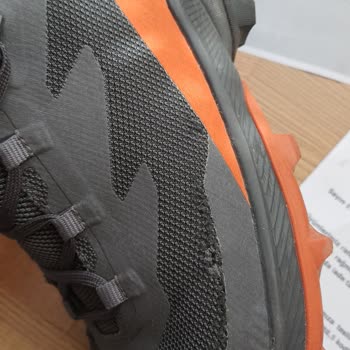 Kalitesiz Ayakkabı Ve Yanıltıcı Müşteri Hizmeti