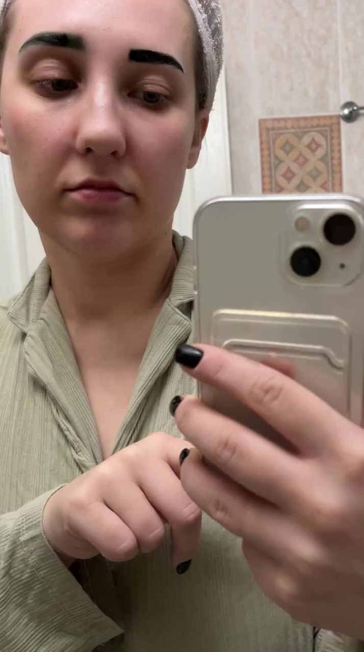 Maybelline Tattoo Brow Tint Turned My Eyebrows Green video cover