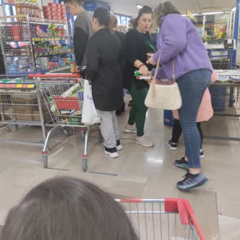 Bornova Şubesinde Eleman Yetersizliği Ve Yoğunluk Krizi