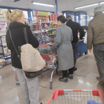 Bornova Şubesinde Eleman Yetersizliği Ve Yoğunluk Krizi