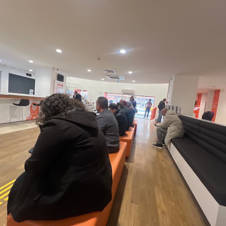 Kızılay Şubesi'nde Sıra Karmaşası