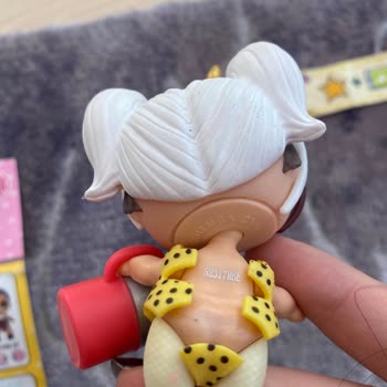 Yanlış Kıyafetle Gelen LoL Bebek Hayal Kırıklığı