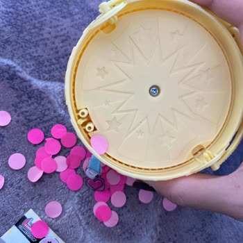 Yanlış Kıyafetle Gelen LoL Bebek Hayal Kırıklığı