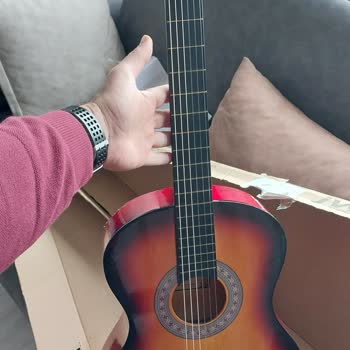 Kırık Gitar Ve İade Sorunu
