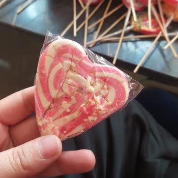 Kırık Ürünler Ve Saygısız Müşteri Hizmetleri Deneyimi