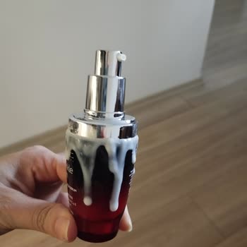 Dökülen Serum Ve Yanıtsız Müşteri Hizmeti