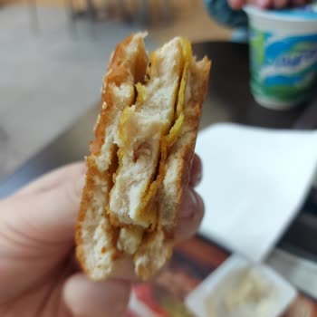 Burger King'de Hayal Kırıklığı: Sert Ekmek Ve Tatsız Tavuk