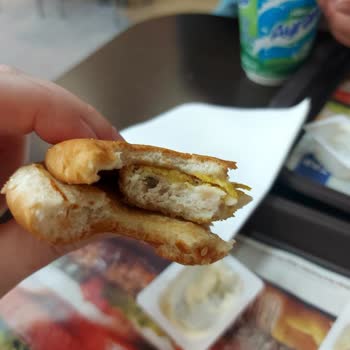 Burger King'de Hayal Kırıklığı: Sert Ekmek Ve Tatsız Tavuk