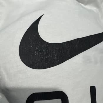 Nike Logolarının Hızla Deforme Olması