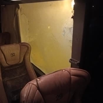 Tehlikeli Yolculuk: Kırık Camlı Otobüs