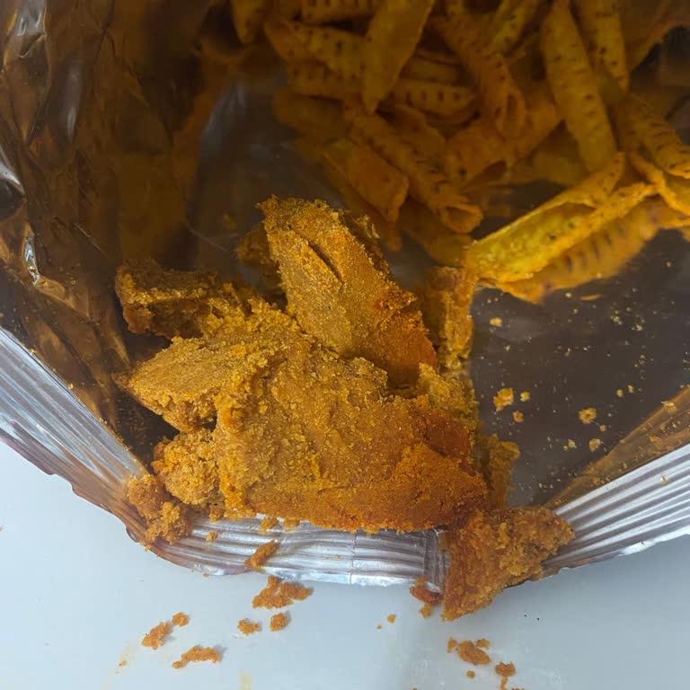 Patos Cips Paketinden Çıkan Gizemli Cisim Şoku