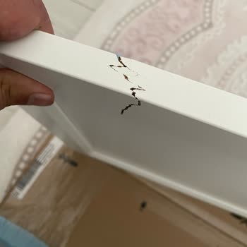 IKEA Billy Kitaplık: Eksik Ve Kırık Parçalarla 50 Günlük Mücadele