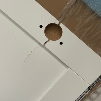 IKEA Billy Kitaplık: Eksik Ve Kırık Parçalarla 50 Günlük Mücadele