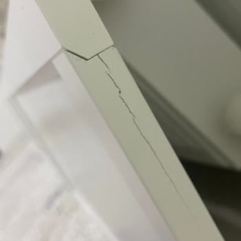 IKEA Billy Kitaplık: Eksik Ve Kırık Parçalarla 50 Günlük Mücadele