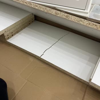 IKEA Billy Kitaplık: Eksik Ve Kırık Parçalarla 50 Günlük Mücadele