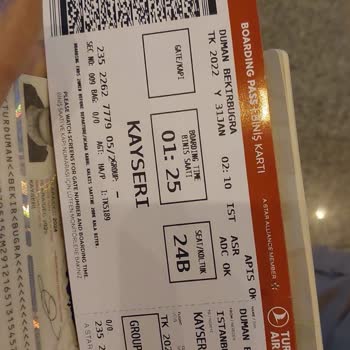 Umre Dönüşü 17 Saat Gecikme Ve Mağduriyet