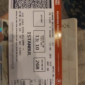 Umre Dönüşü 17 Saat Gecikme Ve Mağduriyet