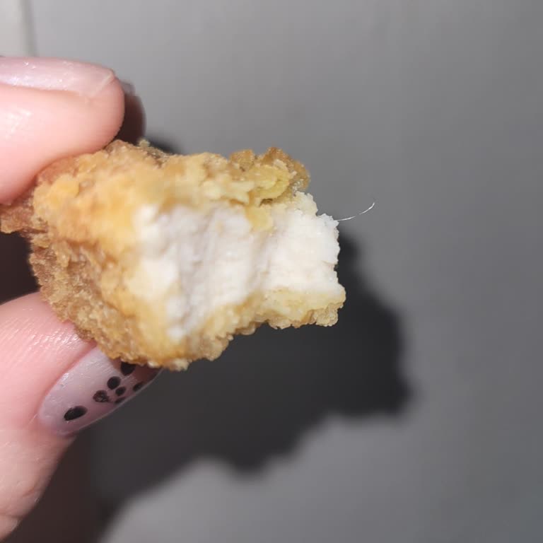Nugget İçinden Çıkan Kıl Şoku: Pelican AVM'de Yaşanan Hijyen Sorunu