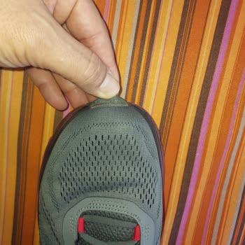 Skechers Rejected My Return Request Despite Production Defects in Gym Shoes