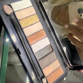 Akasya Acıbadem'den Aldığım Far Paleti Hayal Kırıklığı