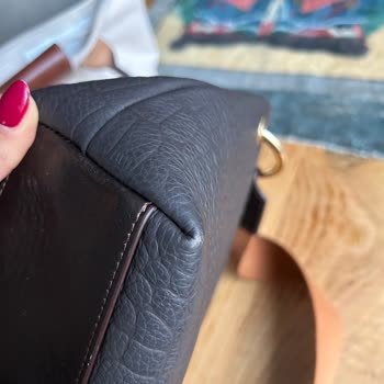 Megna Studio'dan Alınan Çantanın Hemen Soyulması!