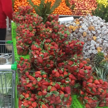 Hakmar Market'te Çilek Seçme Krizi Ve Personel Agresifliği