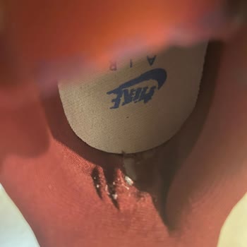 Kalitesiz Nike Ayakkabı: Topuk Sorunu