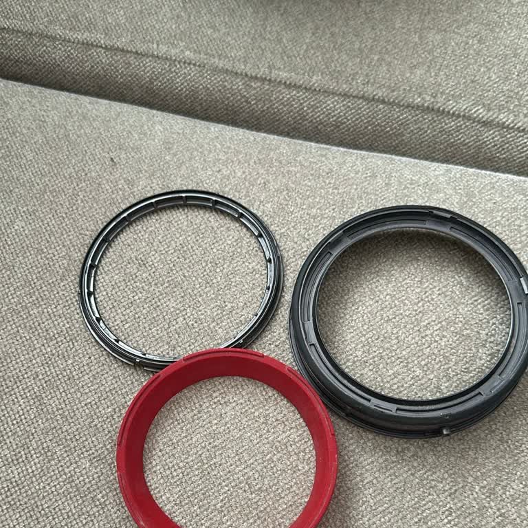 Dyson V15 Süpürge: İlk Temizlikte Kırmızı Lastik Sorunu