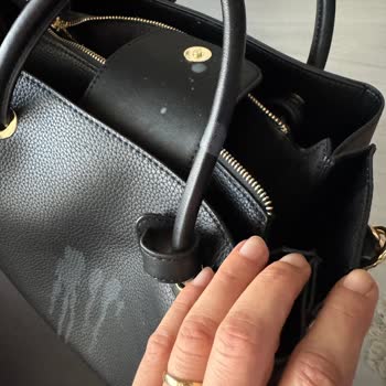 Valentino Çanta Üzerindeki Beyaz Lekelerle İlgili Sorun