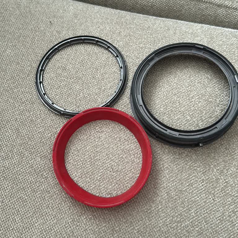 Dyson V15s Toz Haznesi Sorunu: Kırmızı Lastik Geri Takılamıyor