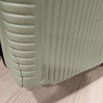 Pierre Cardin Valizimin İlk Seyahatte Paramparça Olması
