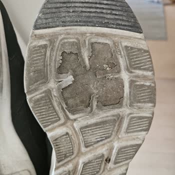 Skechers Ayakkabıda Beklenmedik Deformasyon