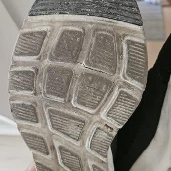 Skechers Ayakkabıda Beklenmedik Deformasyon