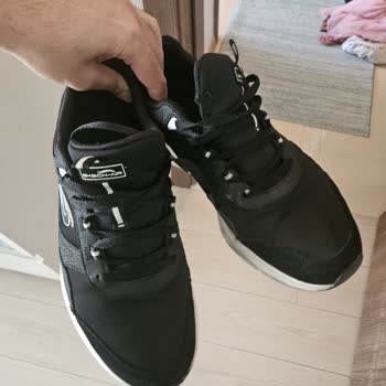 Skechers Ayakkabıda Beklenmedik Deformasyon