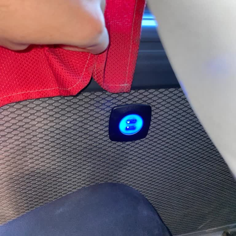 Otobüs Yolculuğunda Şarj Sorunu Ve Kötü Hizmet