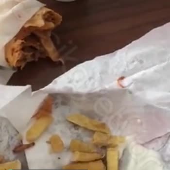 Öncü Döner'den Sipariş Edilen Dürümden Tırnak Çıkması!