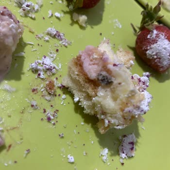 Bozuk Pasta Ve İlgisiz Müşteri Hizmeti