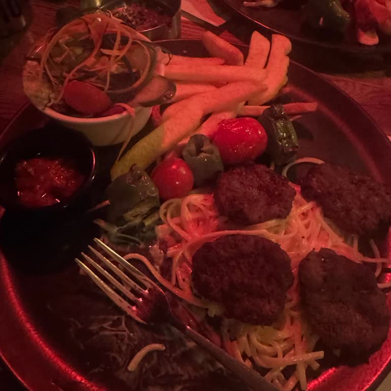 Garsonların Seçici Davranışları Rahatsız Ediyor