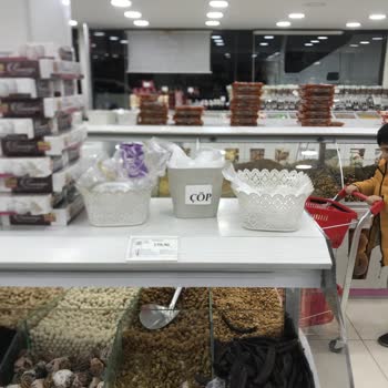 Makbul Kasiyerin Tavrı Şok Etti: Poşet Krizi!