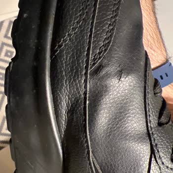 Armani Ayakkabıda Aynı Noktada Yırtılma Ve Çatlama Sorunu